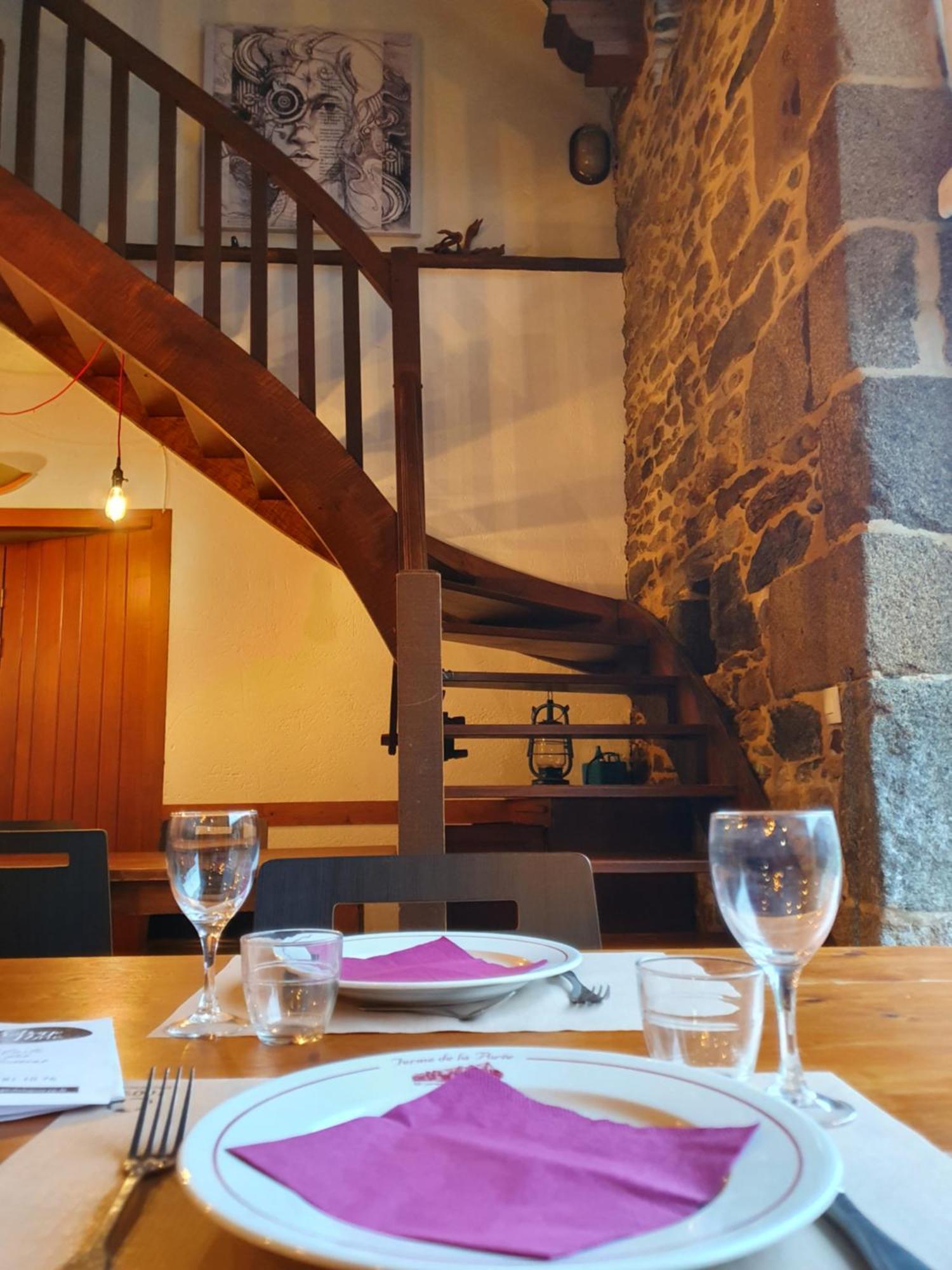 L'Auberge De La Porte Saint-Jouan-des-Guérets Eksteriør billede