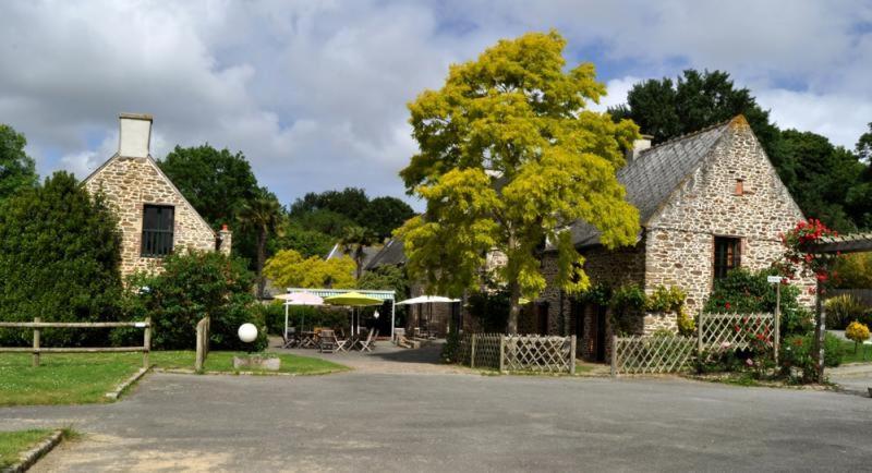 L'Auberge De La Porte Saint-Jouan-des-Guérets Eksteriør billede