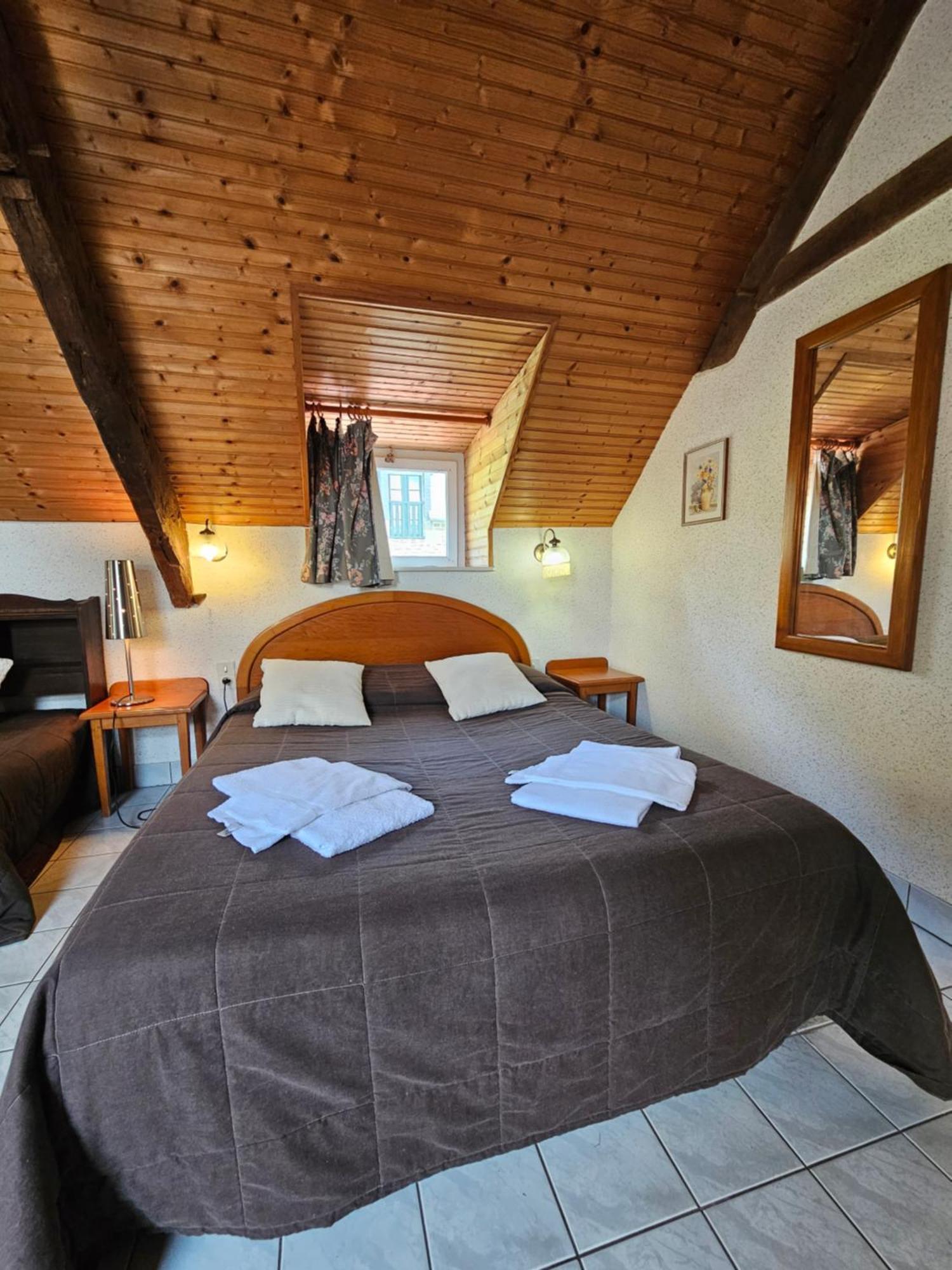 L'Auberge De La Porte Saint-Jouan-des-Guérets Værelse billede